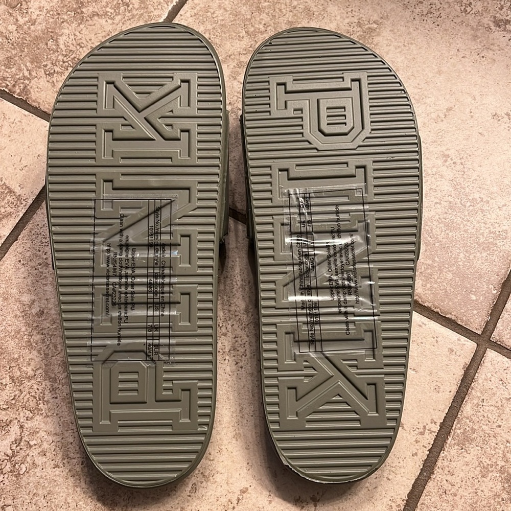 Victoria Secrets Sandals - Picture 2 of 2